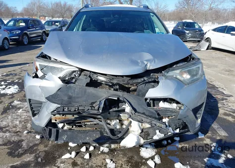 2017 Toyota Rav4 Le z USA, uszkodzony, nr VIN 2T3BFREV4HW584037